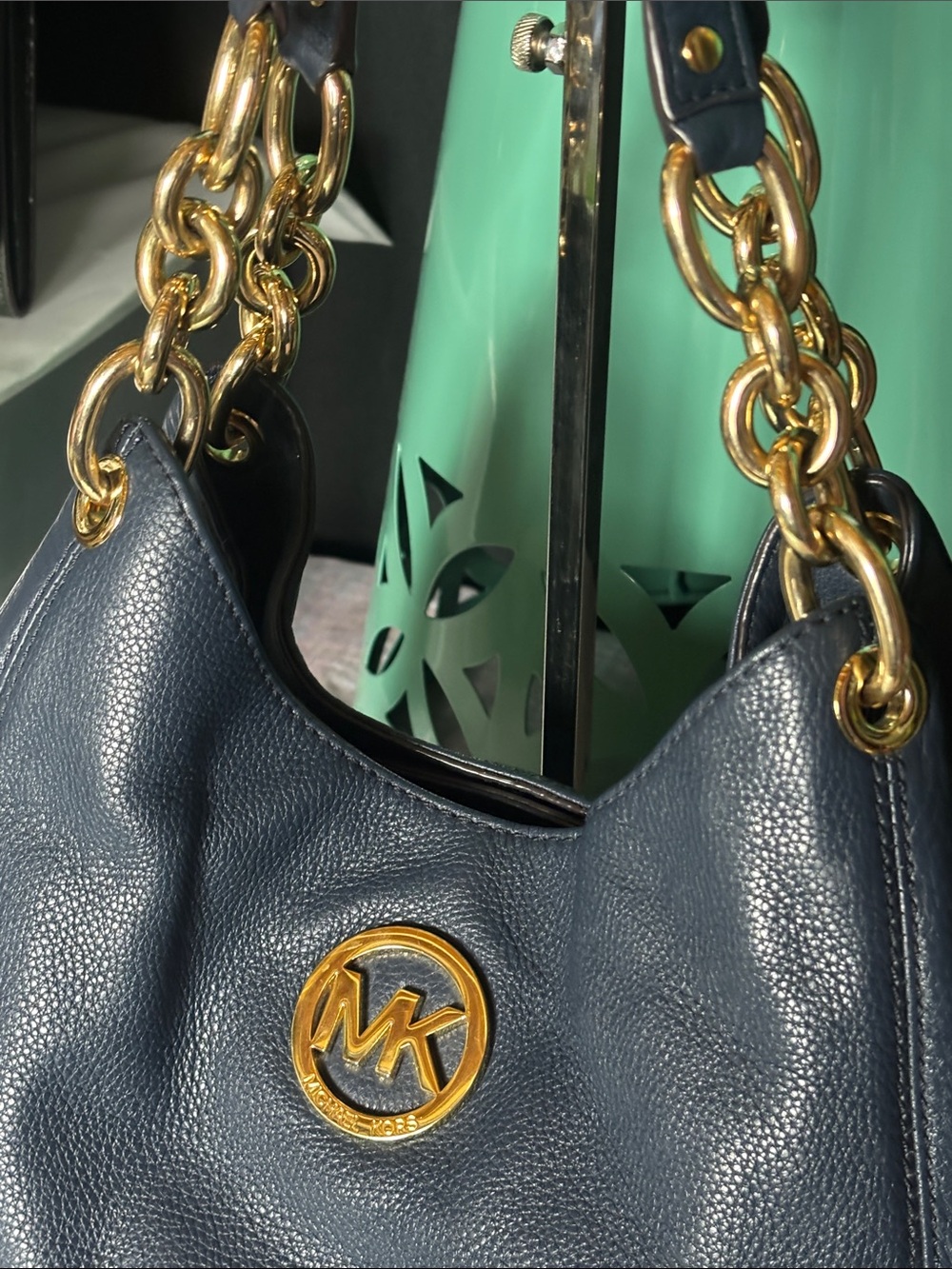 Michael Kors blue pebbled leather shoulder bag chain strap - Picture 2 of 2